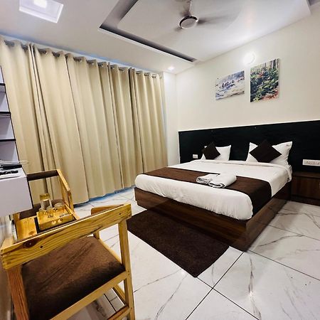 The Royal Galaxy Hotel Rishīkesh Екстериор снимка