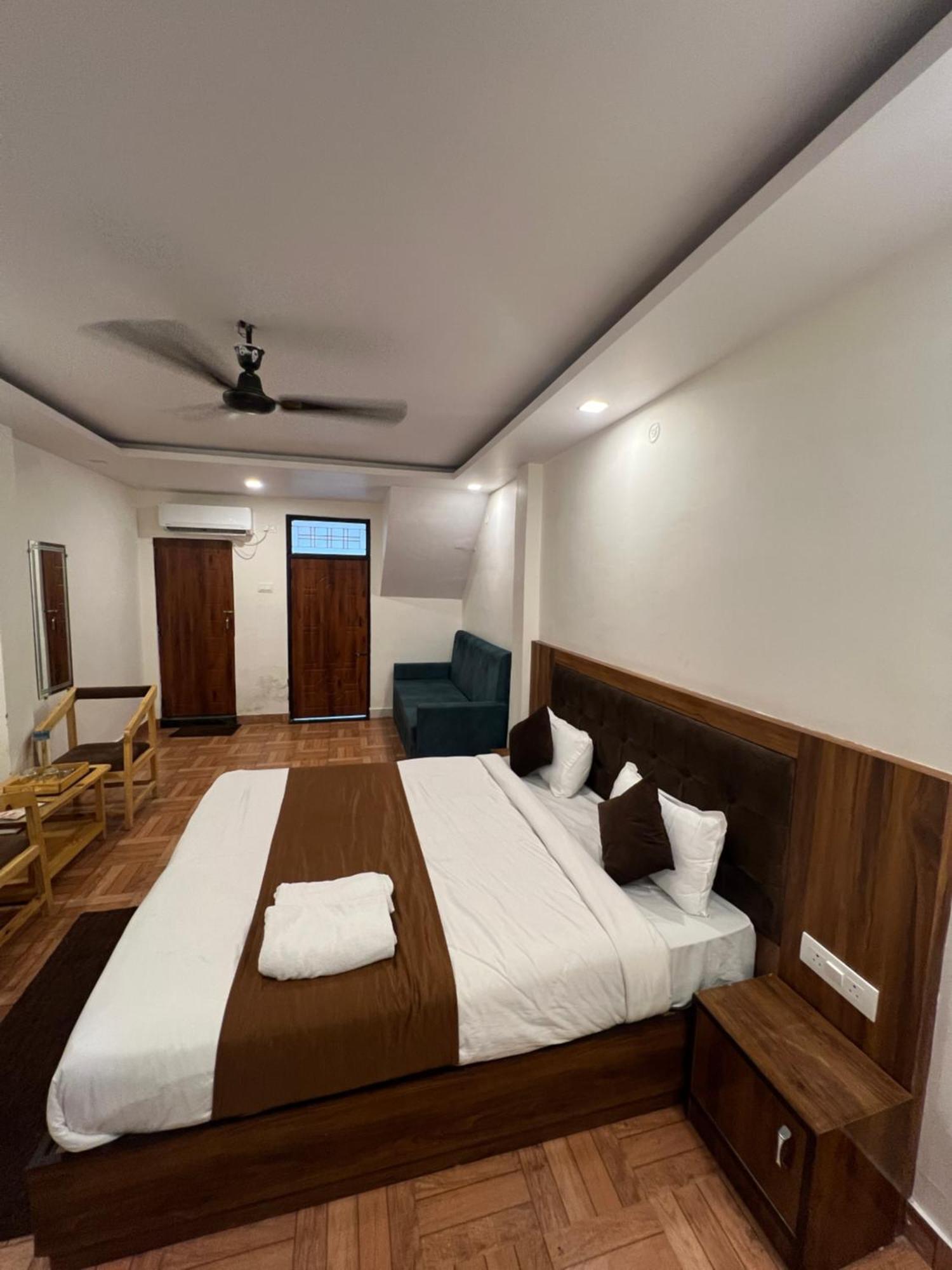 The Royal Galaxy Hotel Rishīkesh Екстериор снимка