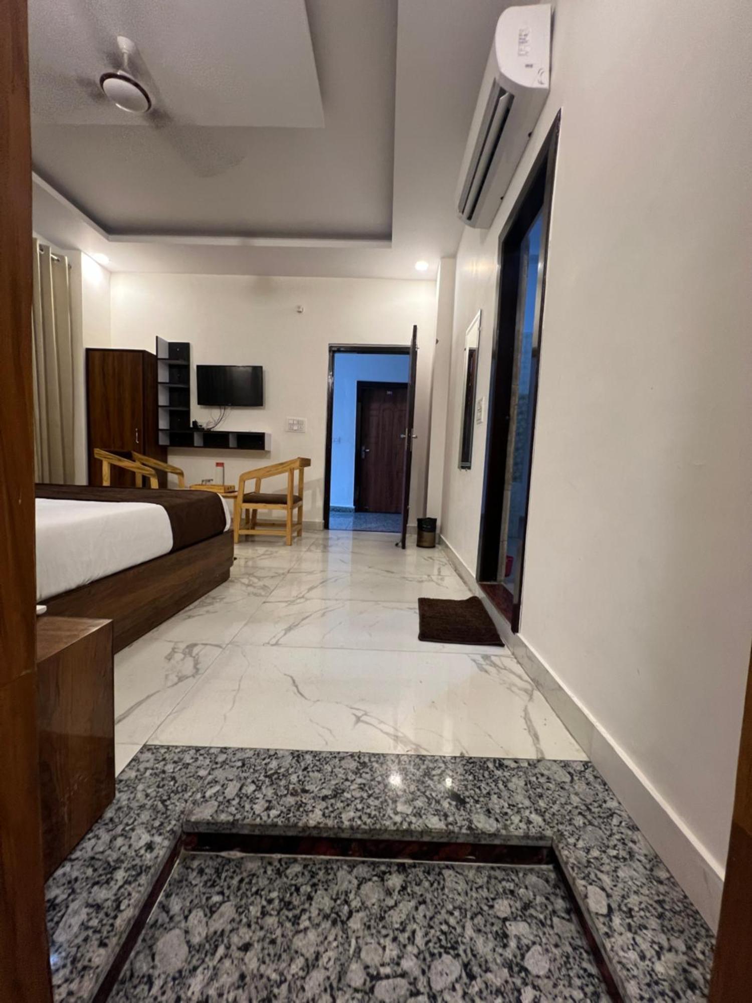 The Royal Galaxy Hotel Rishīkesh Екстериор снимка