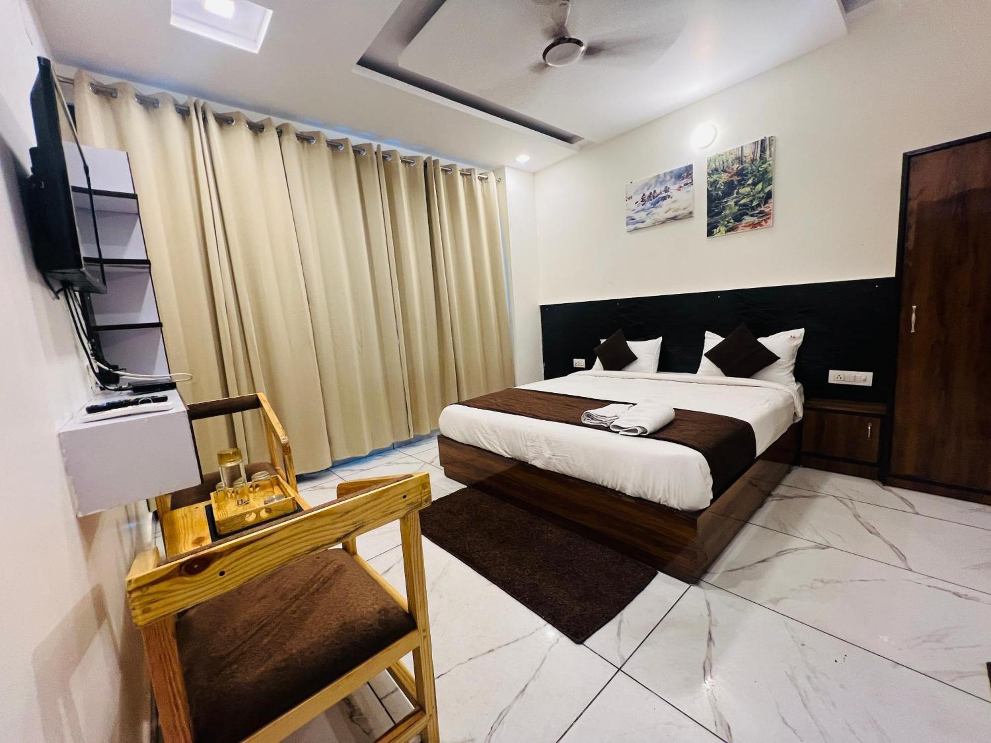 The Royal Galaxy Hotel Rishīkesh Екстериор снимка